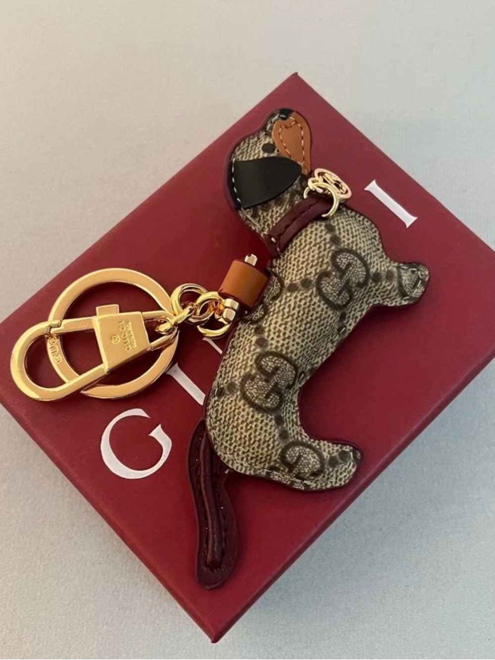 💯Gucci Beige GG Canvas Dachshund bag charm  with Gold Hardware - Picture 4 of 8